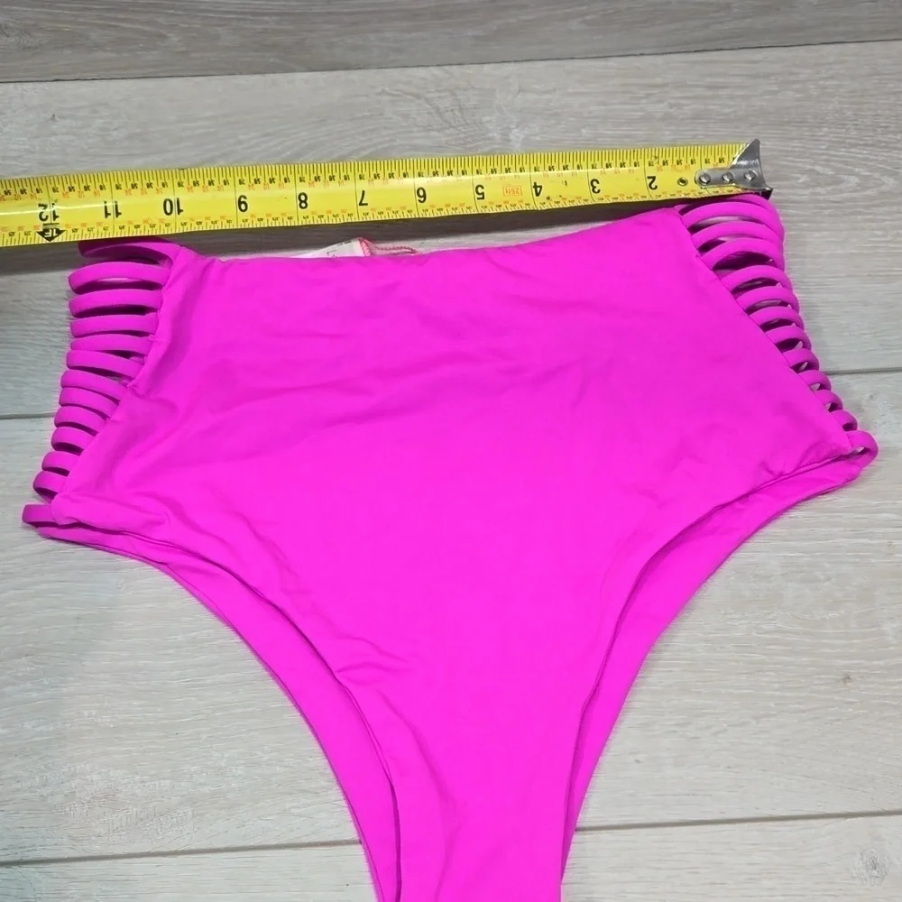 NWOT L Space Women Bitsy cut Swim bottom sz M